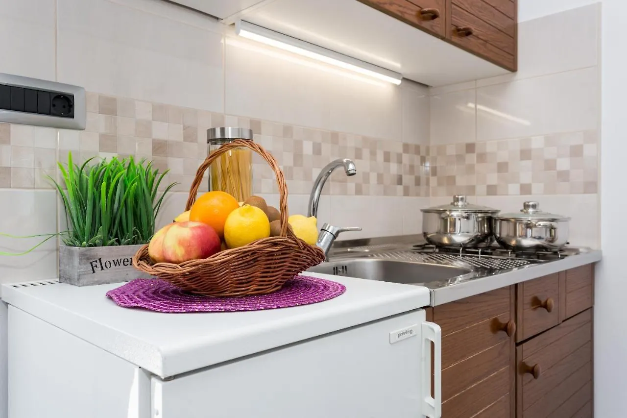 Apartments Anna I Baska